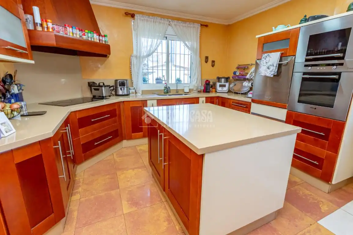 Kitchen of Houses for sale in Algeciras  with Air Conditioner and Swimming Pool