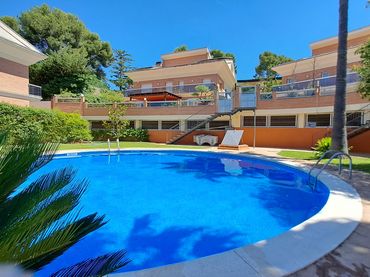 Maison avec balcon à vendre à Carrer de Salvador Dalí