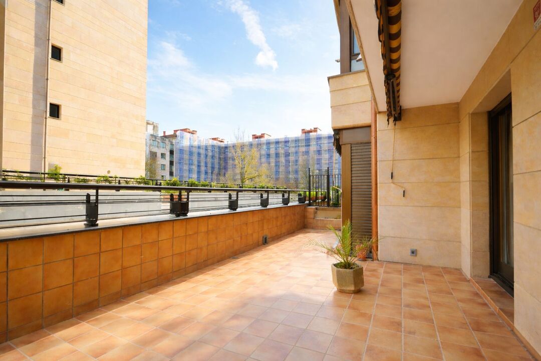 Terrassa de Pis en venda en Donostia - San Sebastián  amb Calefacció, Terrassa i Traster