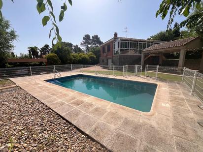 Piscina de Casa o xalet en venda en Olías del Rey