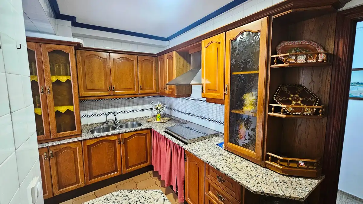 Kitchen of Flat for sale in Sevilla  with Air Conditioner, Terrace and Balcony