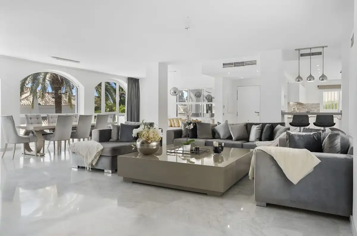 Chalet con piscina en venta en Calle Palmera, imagen 2