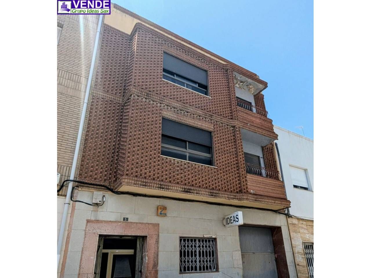 Exterior view of Building for sale in Sax