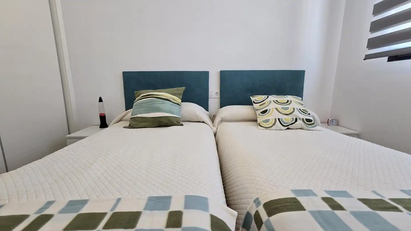 Habitación de Apartamento de alquiler en Gandia con Aire acondicionado, Calefacción y Piscina comunitaria