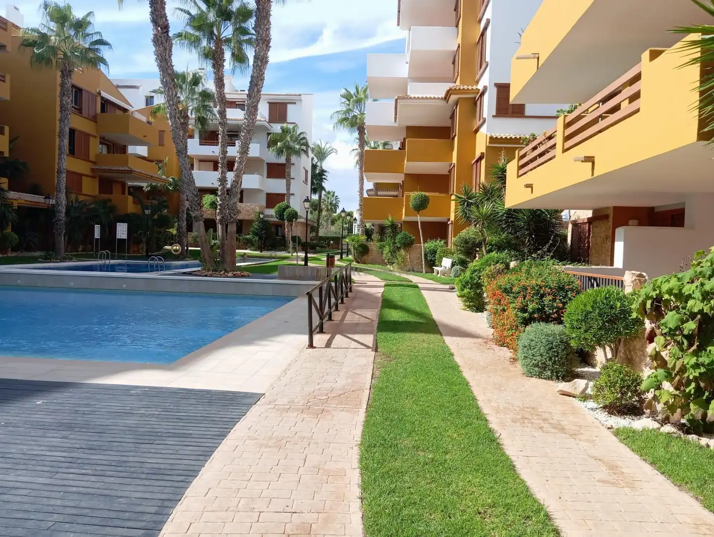 Piscina de Apartamento en venta en Torrevieja con Aire acondicionado, Calefacción y Terraza