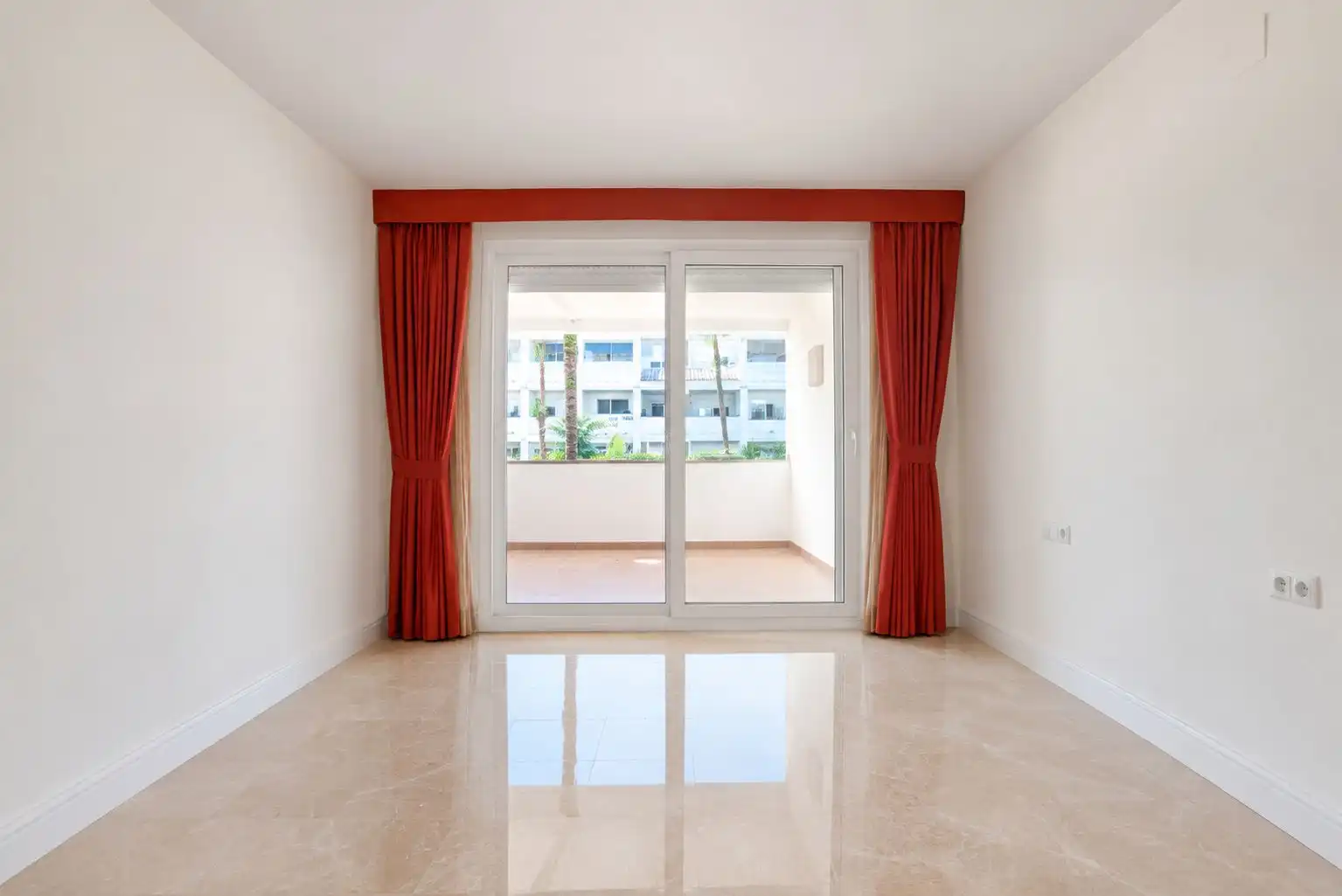 Apartamento en venta en Marbella con Jardín privado y Piscina comunitaria