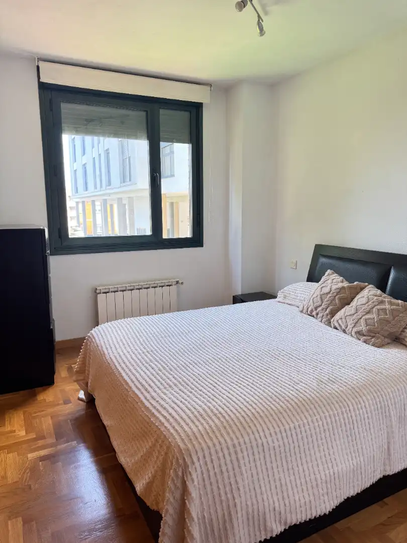 Habitación de Piso en venta en Avilés con Calefacción, Parquet y Terraza