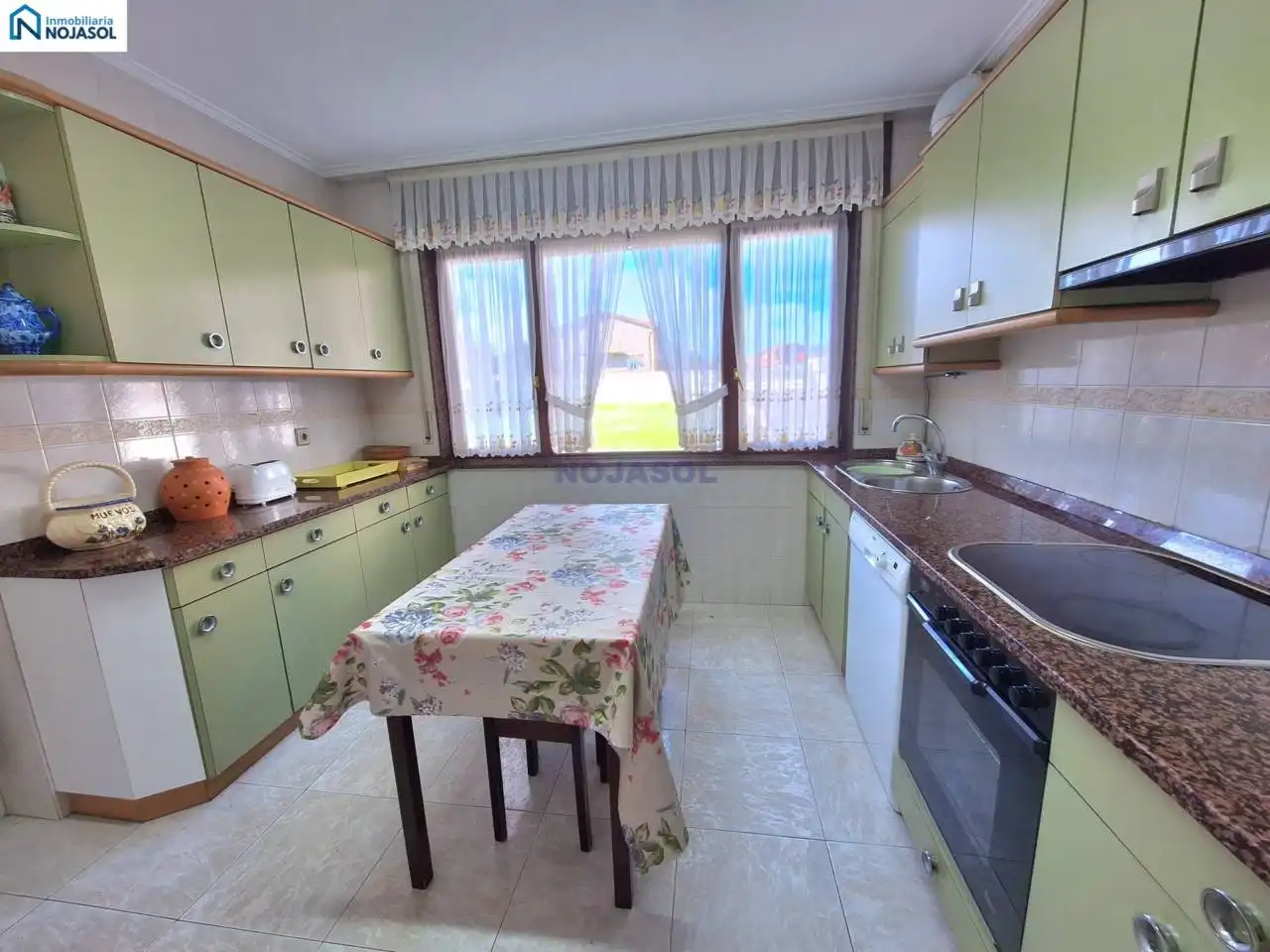 Cuina de Casa o xalet de lloguer en Noja amb Calefacció, Jardí privat i Moblat