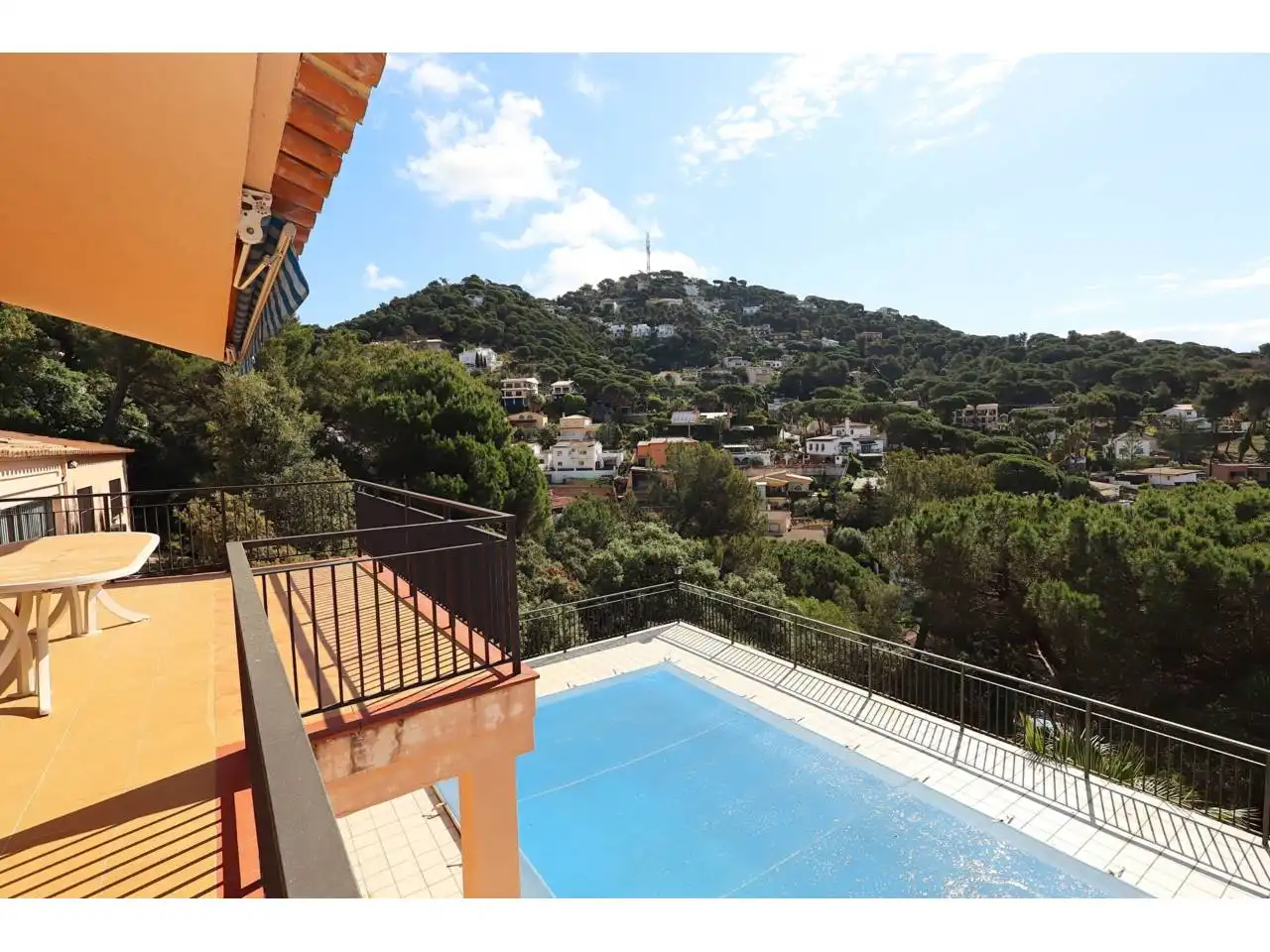 Vista exterior de Casa o xalet en venda en Lloret de Mar amb Calefacció, Jardí privat i Terrassa