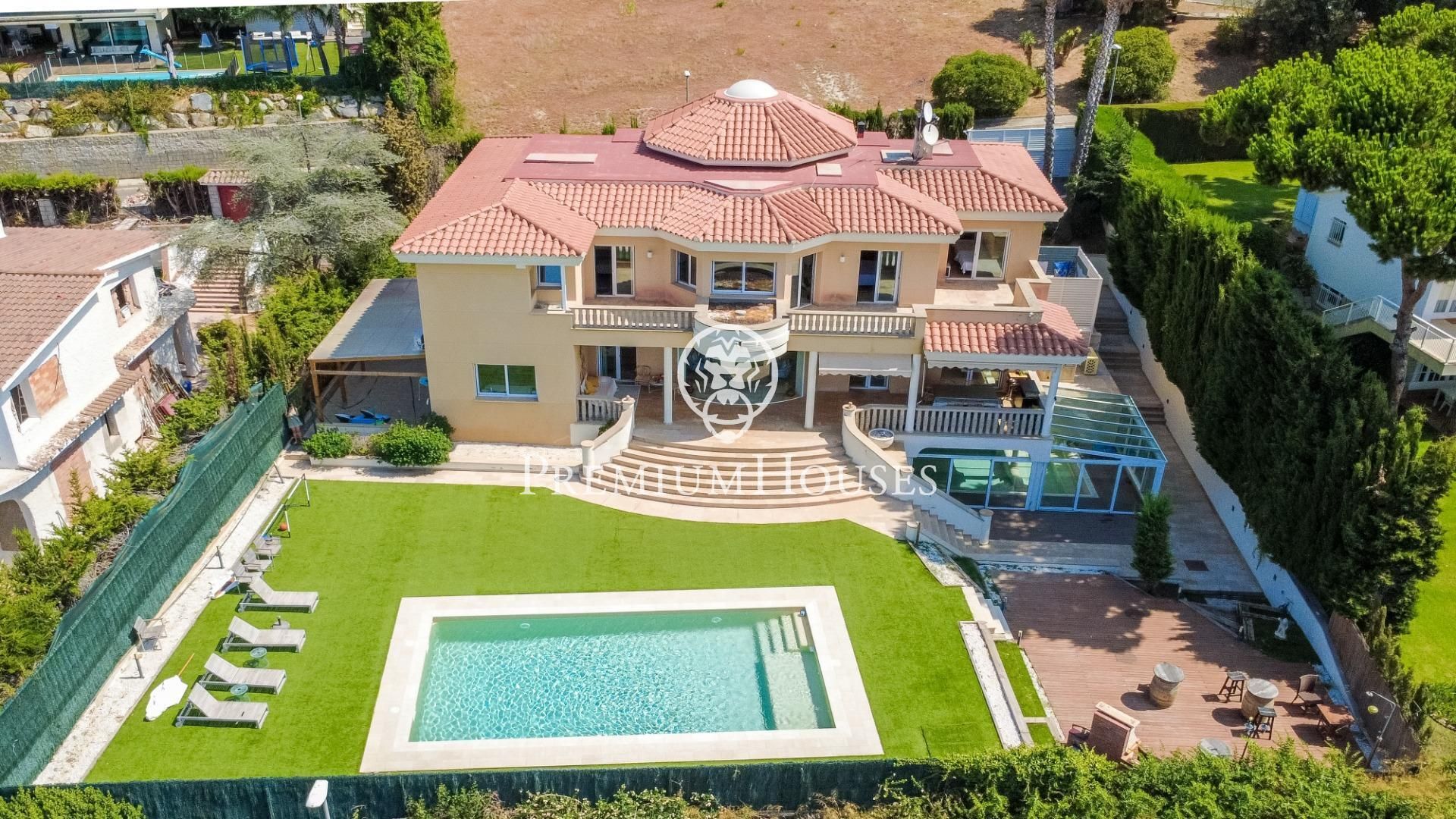 Vista exterior de Casa o xalet en venda en Alella amb Aire condicionat, Calefacció i Jardí privat