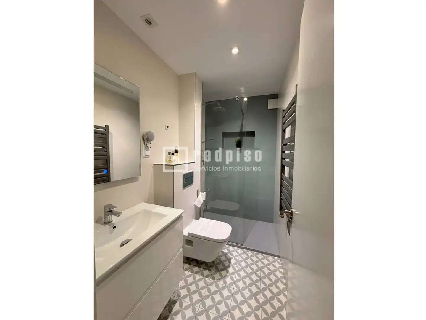 Baño de Piso en venta en Madrid con Aire acondicionado, Calefacción y Jardín privado