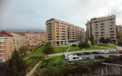 Vista exterior de Pis en venda en Oviedo 