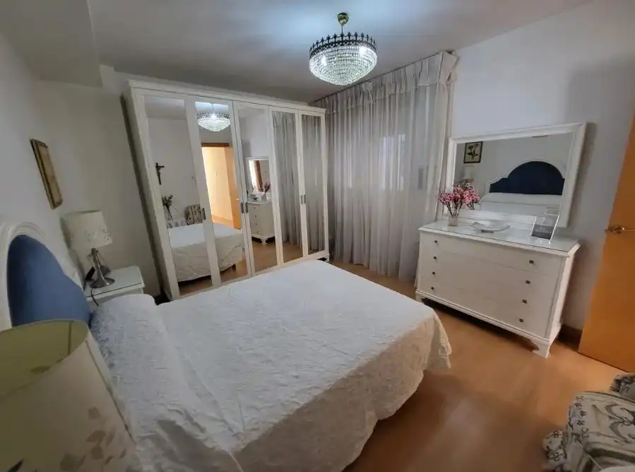 Dormitori de Apartament en venda en Almería amb Aire condicionat