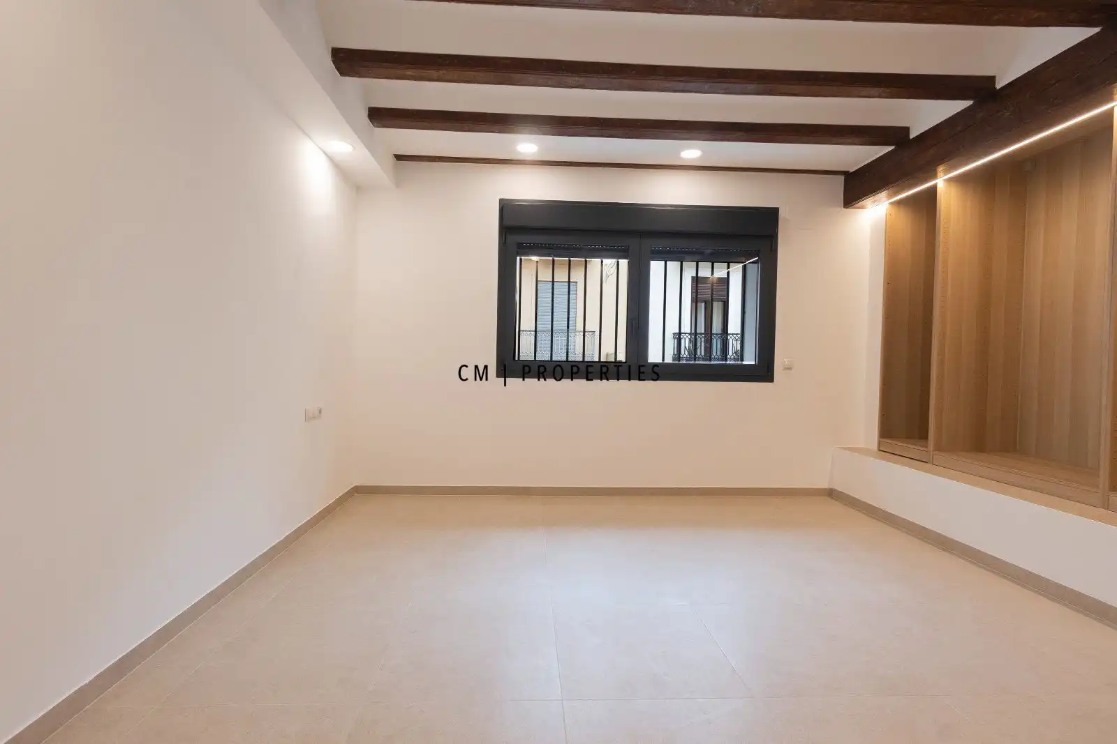Flat for sale in Valencia  with Air Conditioner, Heating and Swimming Pool
