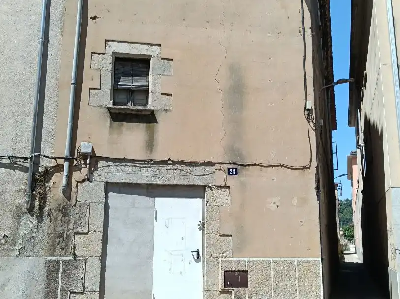 Casa amb jardí en venda a Carrer del Firal 23