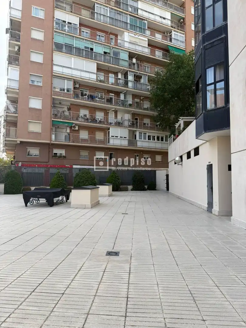 Vista exterior de Pis de lloguer en Madrid amb Aire condicionat, Calefacció i Jardí privat