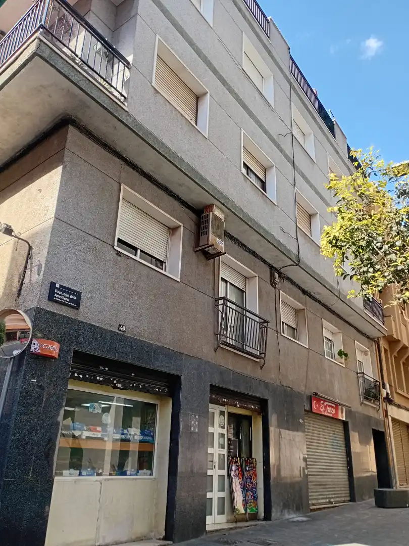 Exterior view of Commercial properties for sale in Esplugues de Llobregat