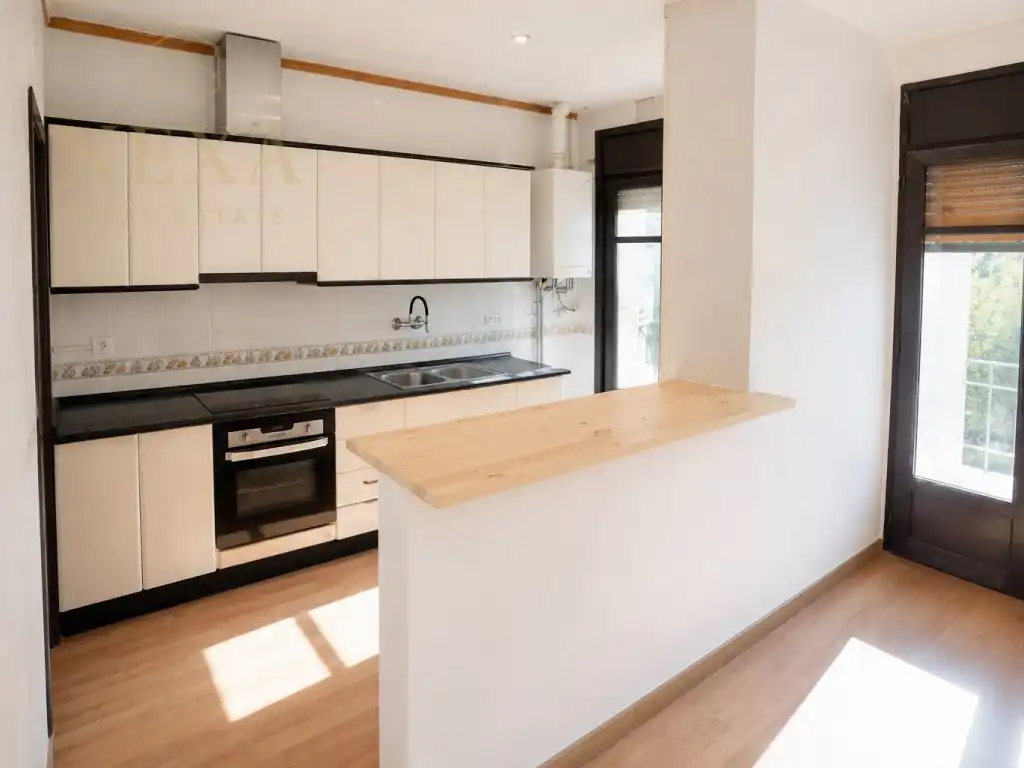 Cocina de Piso en venta en Sant Hilari Sacalm con Terraza, Horno y Balcón