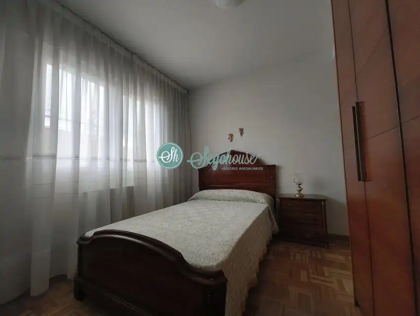 Habitación de Piso de alquiler en San Cristóbal de Segovia con Calefacción, Parquet y Amueblado