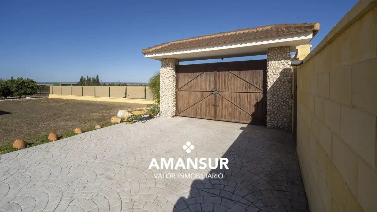 Vista exterior de Casa o xalet en venda en Villarrasa amb Aire condicionat, Calefacció i Jardí privat