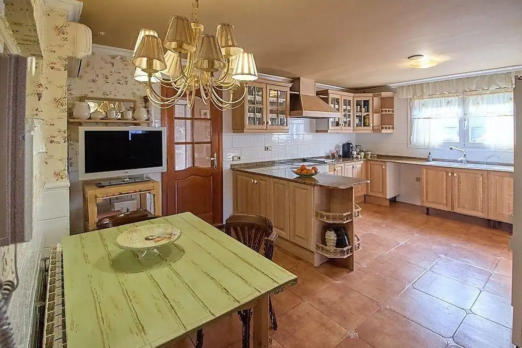 Cuina de Casa o xalet en venda en Tarragona amb Aire condicionat, Calefacció i Jardí privat