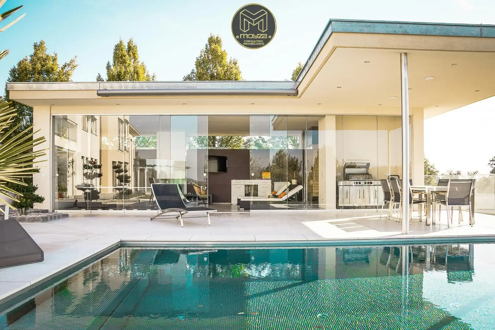 Chalet con piscina en venta en Estepona Pueblo