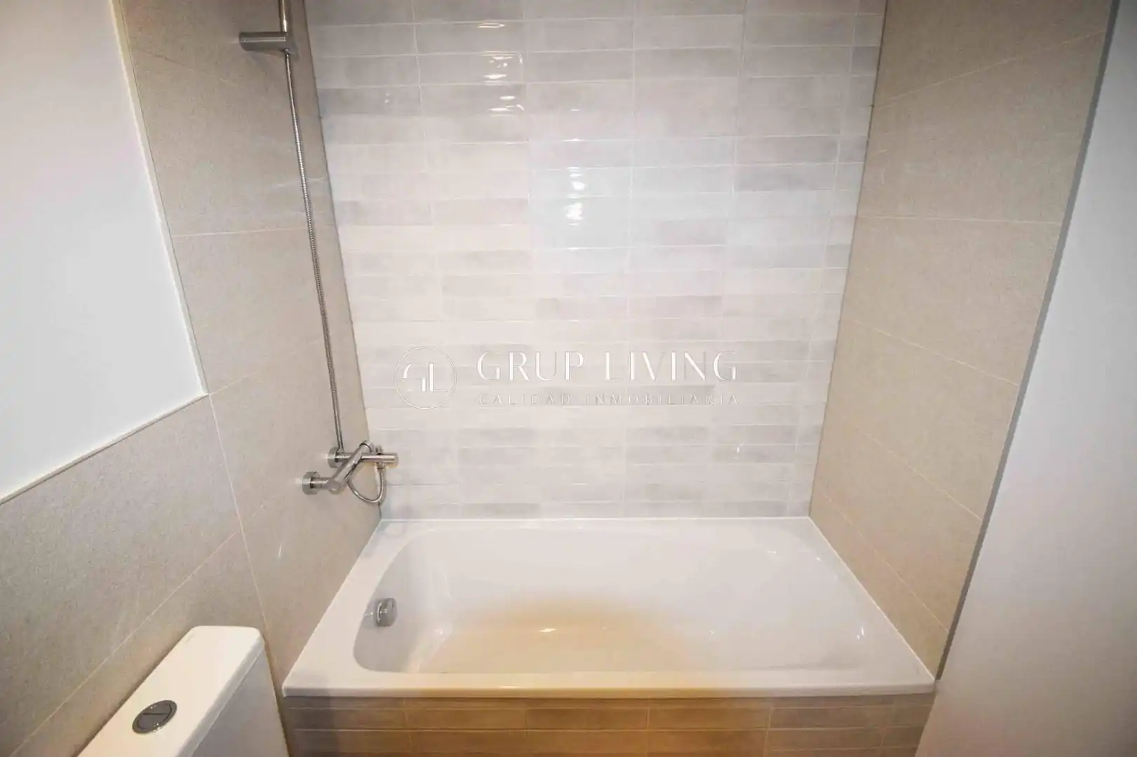 Badezimmer von Wohnung zur Miete in Sant Pere de Ribes mit Klimaanlage, Heizung und Privatgarten