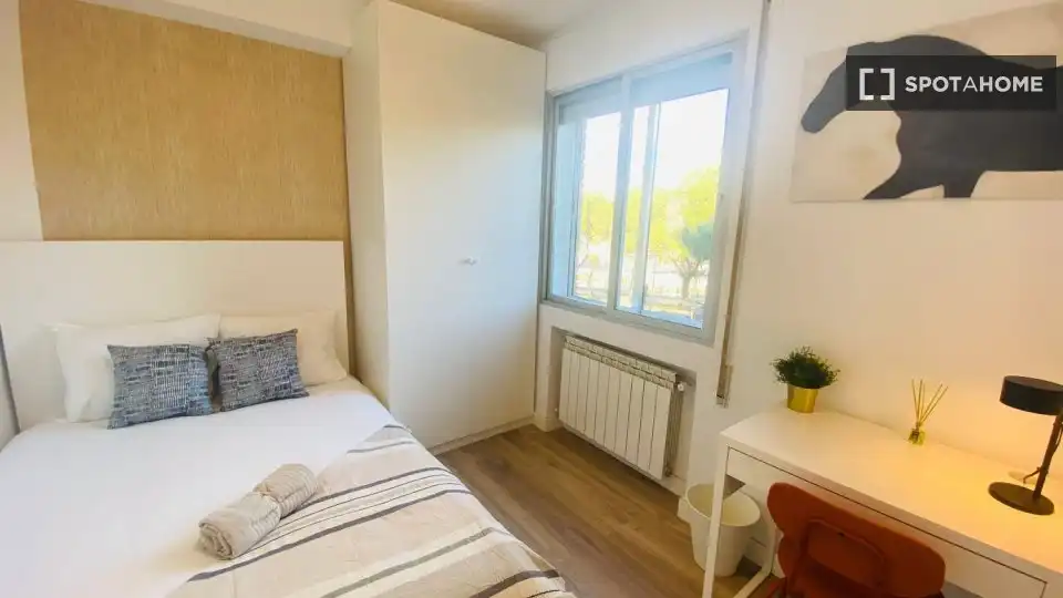 Habitación de Piso de alquiler en Madrid con Aire acondicionado, Calefacción y Amueblado