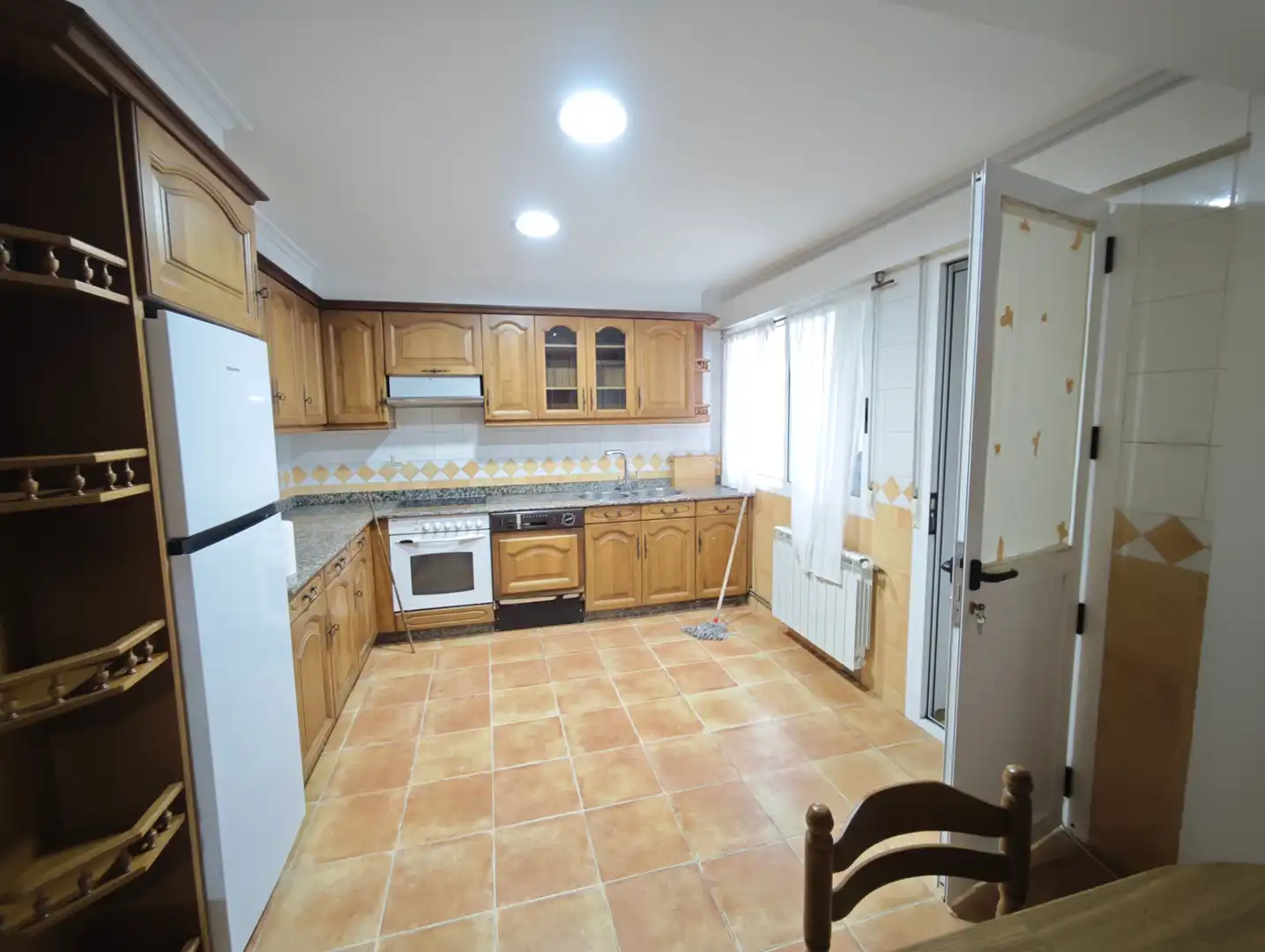 Cocina de Piso en venta en Ordes con Calefacción, Parquet y Trastero