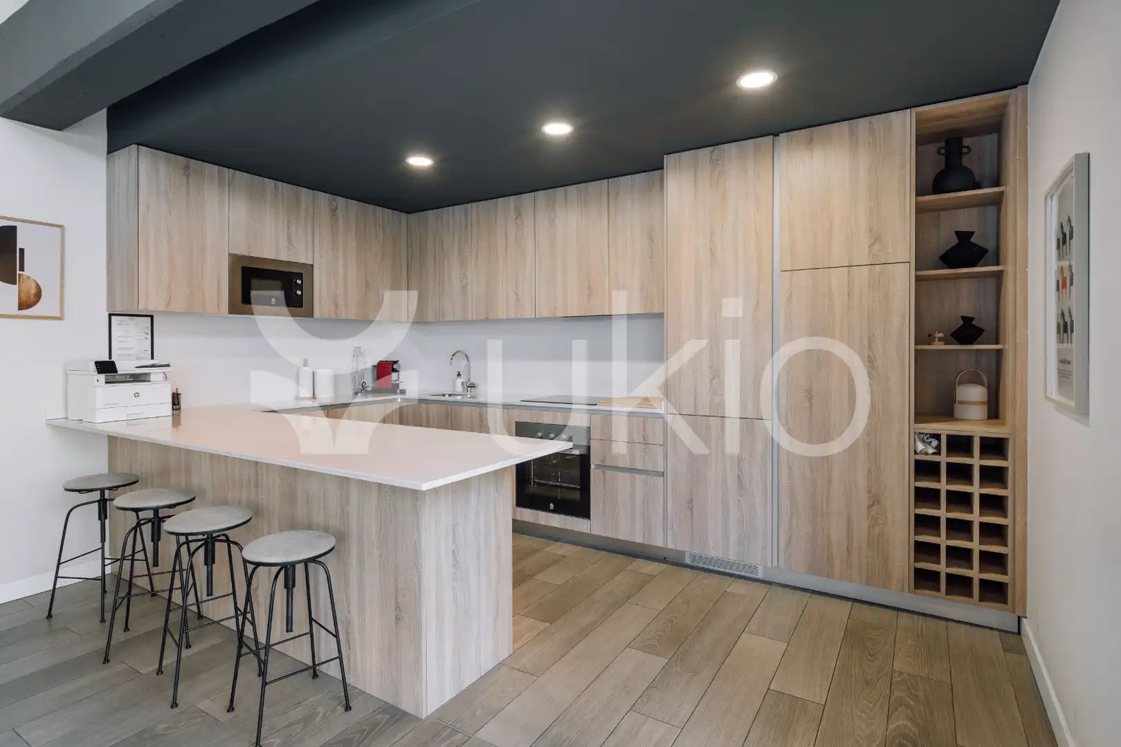 Cuina de Apartament de lloguer en Madrid amb Aire condicionat, Calefacció i Moblat