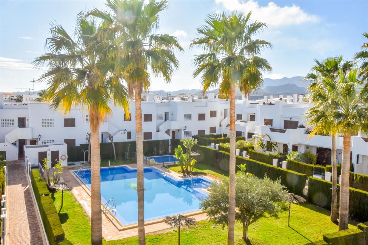 Vista exterior de Àtic en venda en Pulpí amb Aire condicionat, Terrassa i Traster