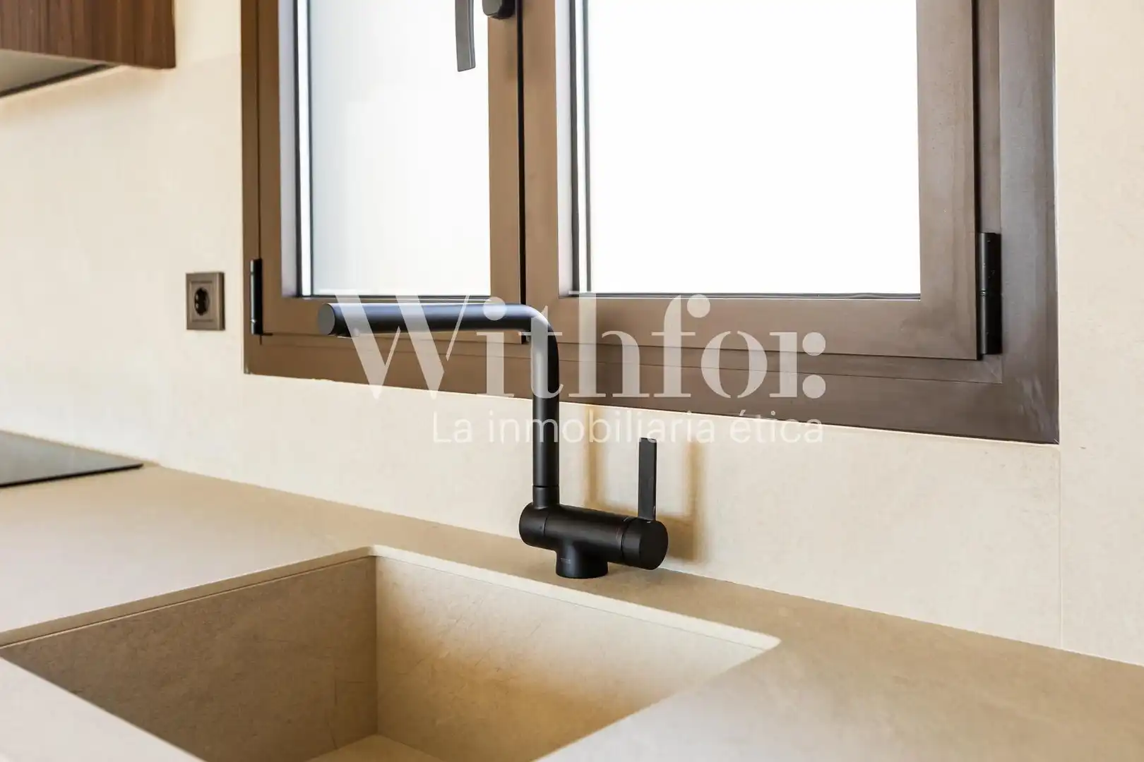 Baño de Ático en venta en Barcelona con Calefacción, Terraza y Balcón