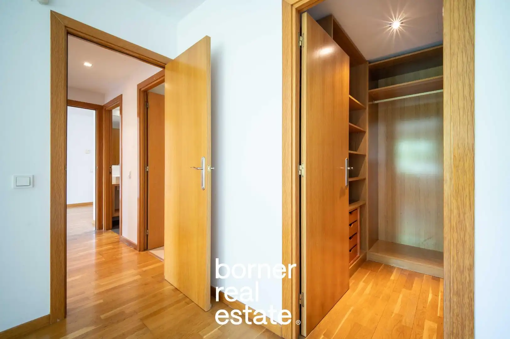 Vista exterior de Piso en venta en Sant Cugat del Vallès con Aire acondicionado, Calefacción y Jardín privado