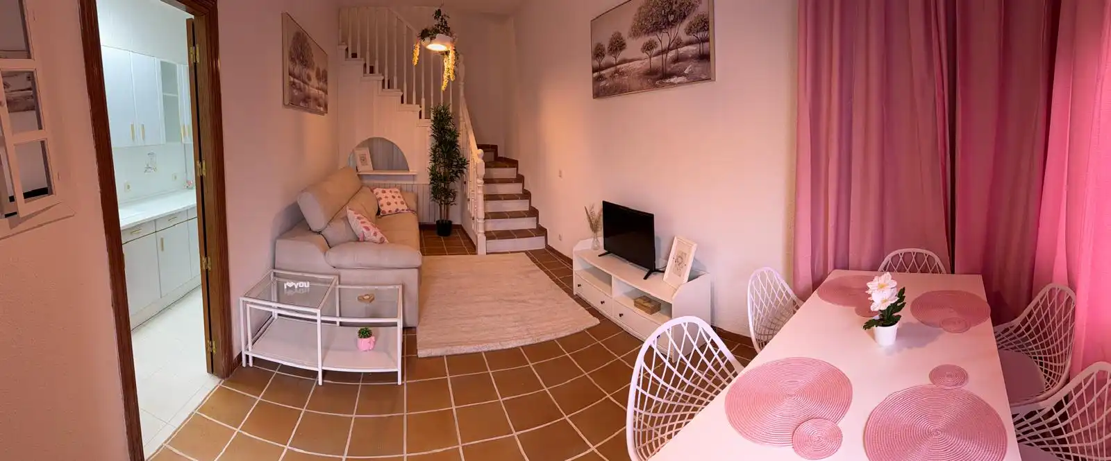 Sala de estar de Casa o chalet en venta en Navamorcuende con Calefacción, Terraza y Amueblado