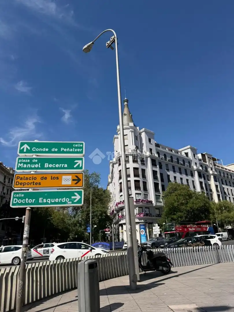 Exterior view of Garage for sale in Madrid