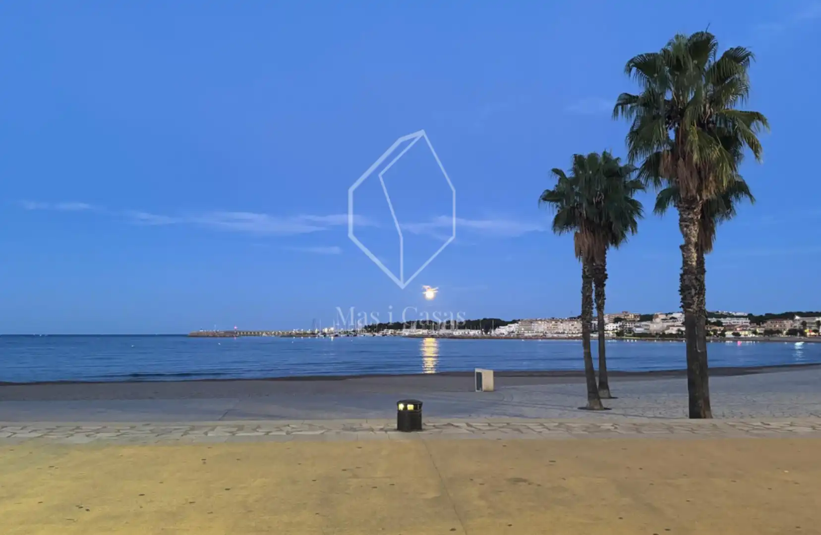 Vista exterior de Apartamento en venta en L'Escala con Terraza, Amueblado y Balcón