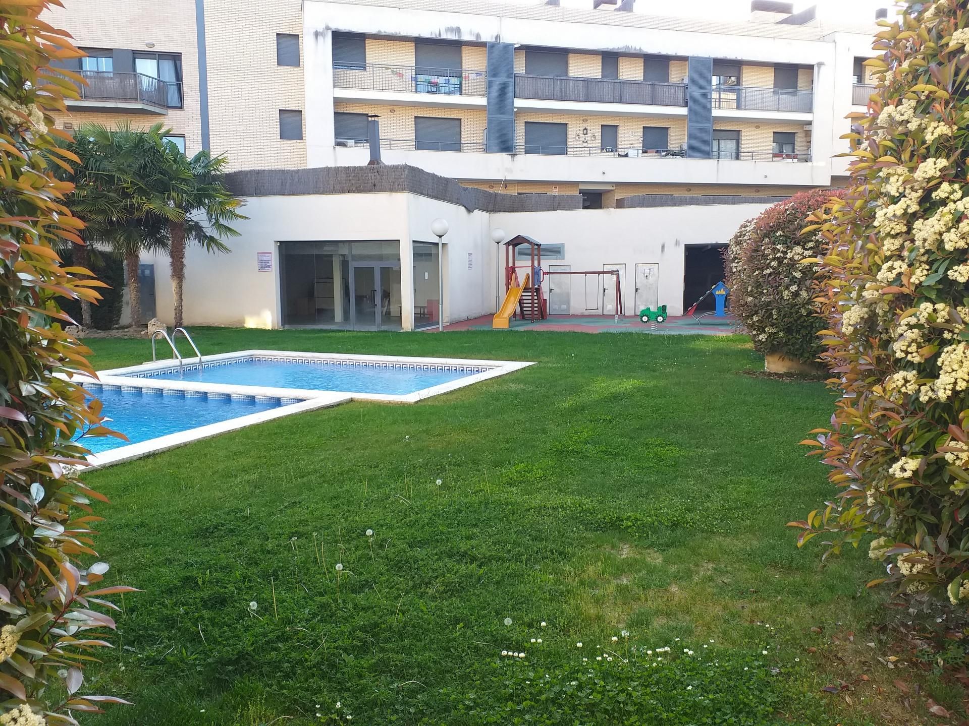 Piscina de Pis de lloguer en Alcoletge amb Aire condicionat, Calefacció i Jardí privat