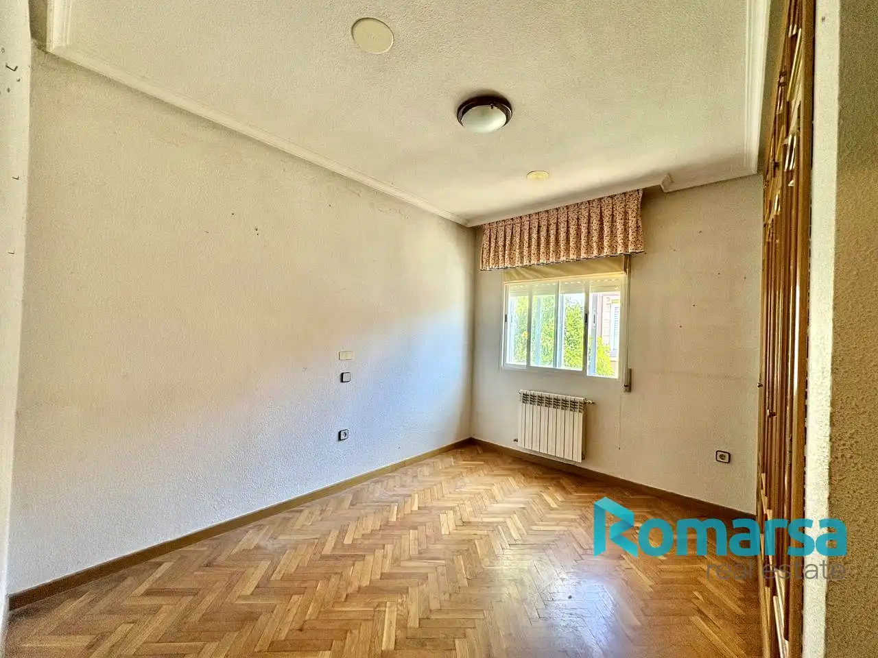 Bedroom of Detached homes for sale in Ávila  with Heating, Private garden and Parquet flooring