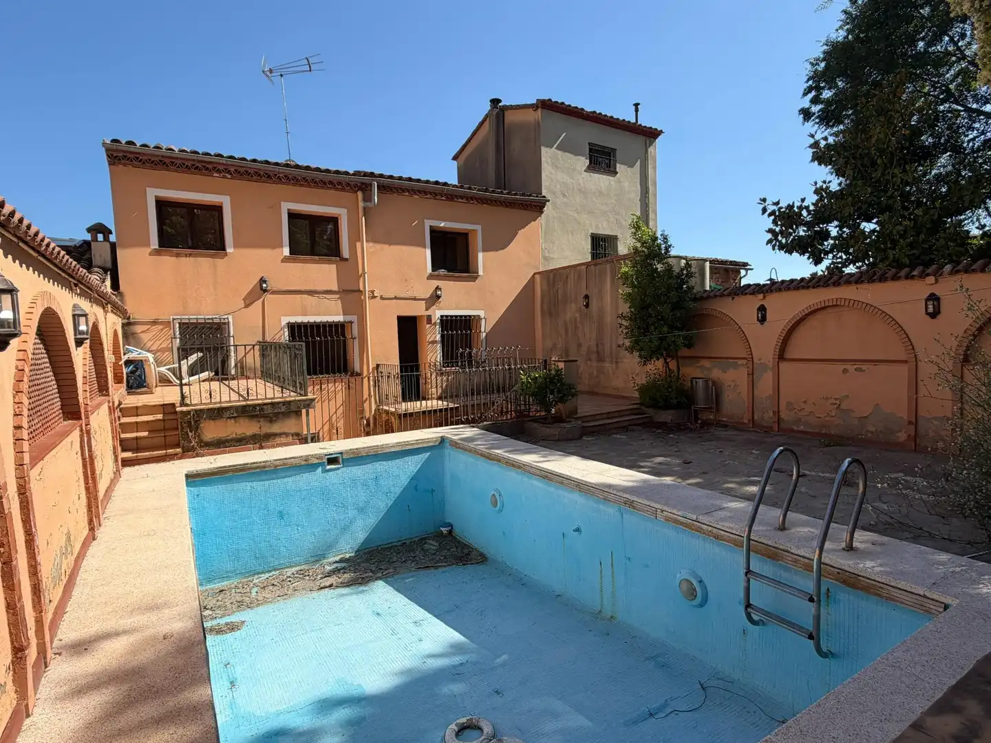 Vista exterior de Finca rústica en venda en Vacarisses amb Calefacció, Jardí privat i Terrassa