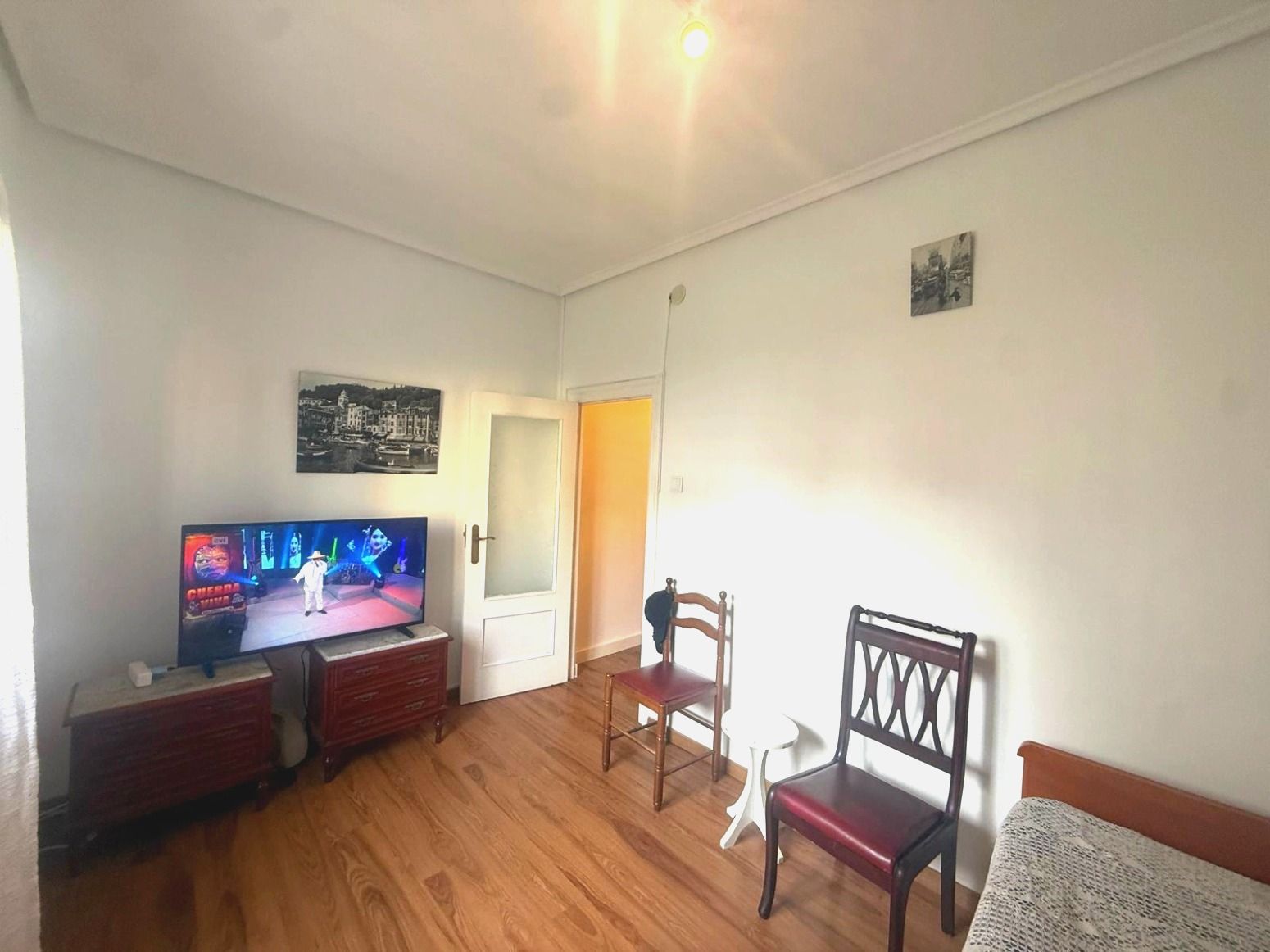 Sala de estar de Piso en venta en Avilés con Calefacción, Trastero y Amueblado