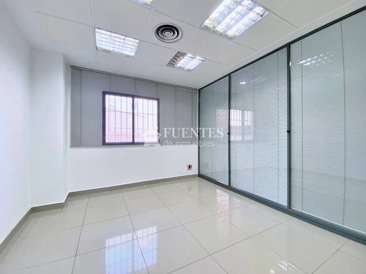 Local comercial en alquiler en Calle  Colombia, imagen 9