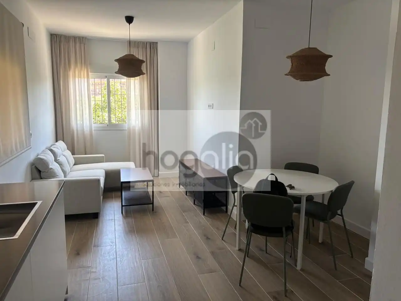 Ground floor for rent in Triana Casco Antiguo