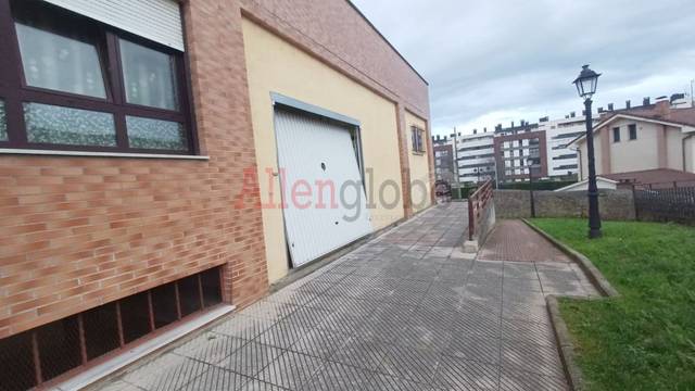 Local comercial en Alquiler en Colloto