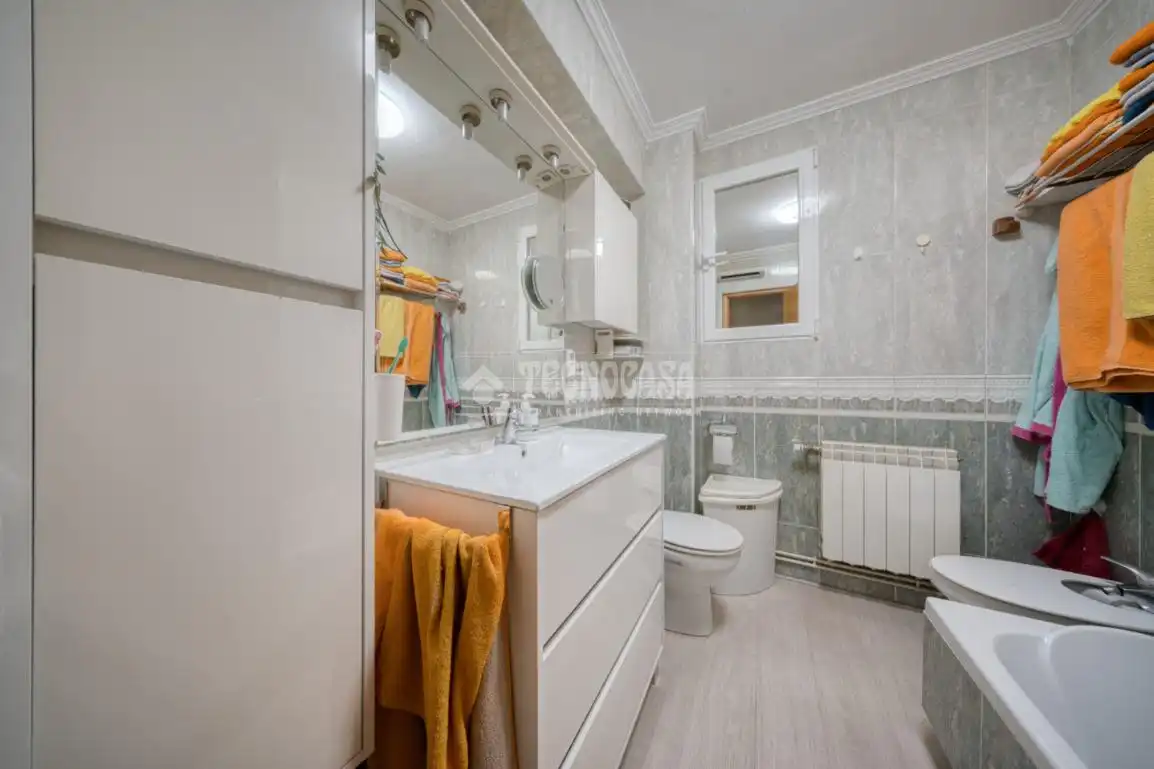 Baño de Piso en venta en Valladolid con Calefacción, Terraza y Trastero