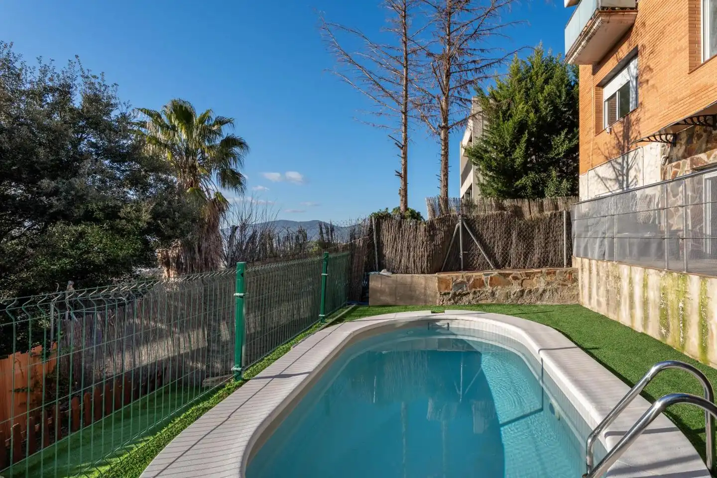Swimming pool of Houses for sale in Terrassa