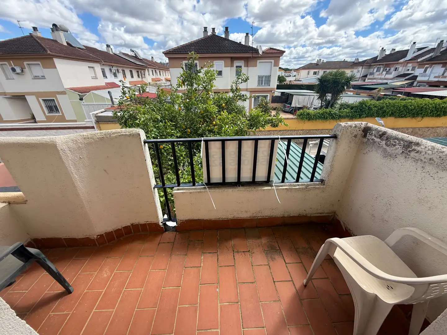 Terrasse von Einfamilien-Reihenhaus zum Verkauf in Aljaraque mit Klimaanlage, Heizung und Privatgarten