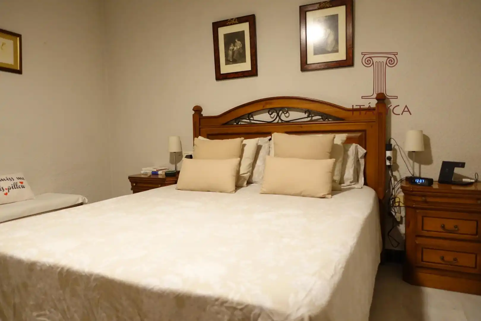 Schlafzimmer von Einfamilien-Reihenhaus zum Verkauf in San Juan de Aznalfarache mit Klimaanlage, Heizung und Privatgarten