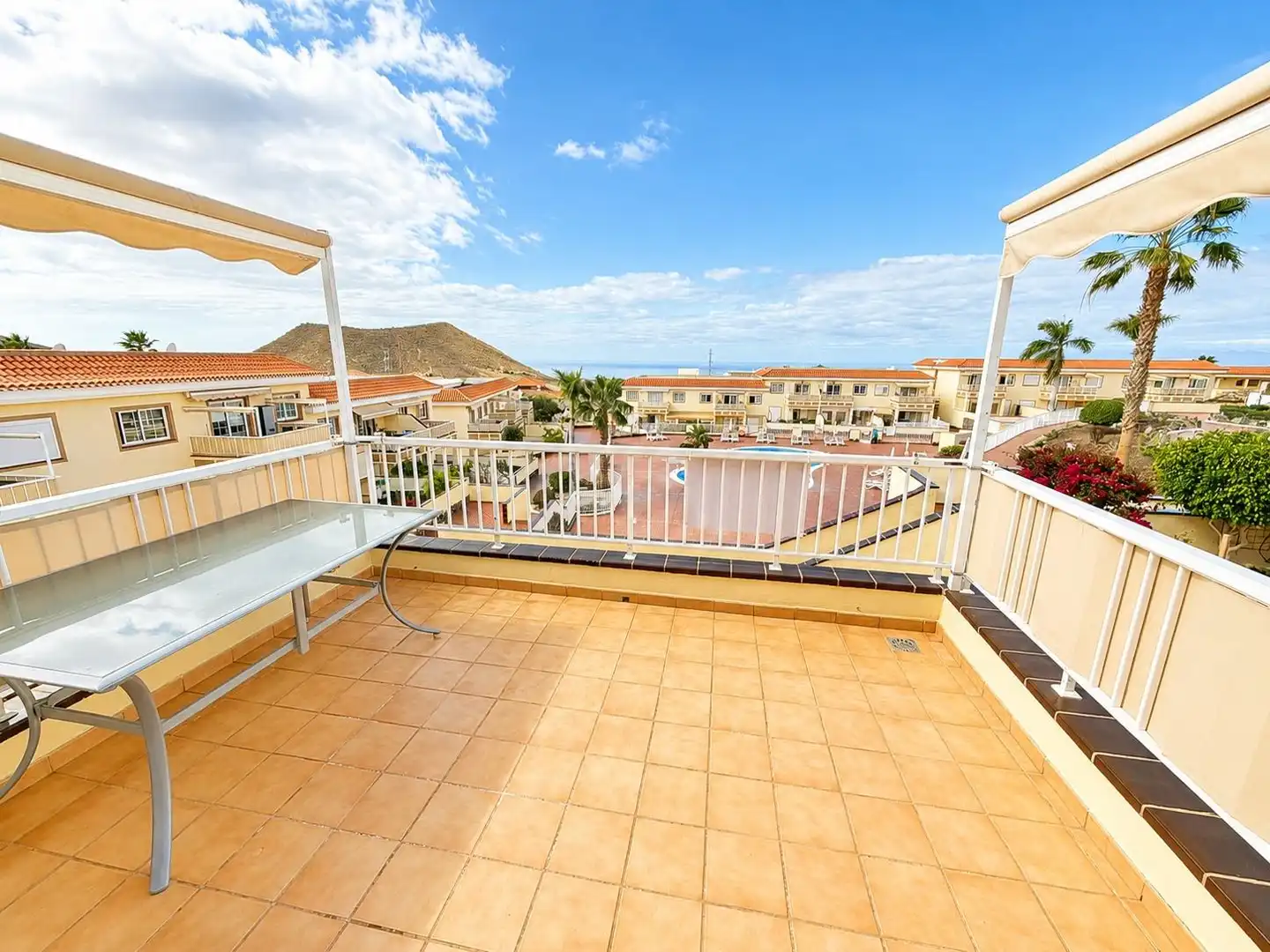 Terrasse von Wohnungen zum Verkauf in Arona mit Privatgarten, Terrasse und Möbliert