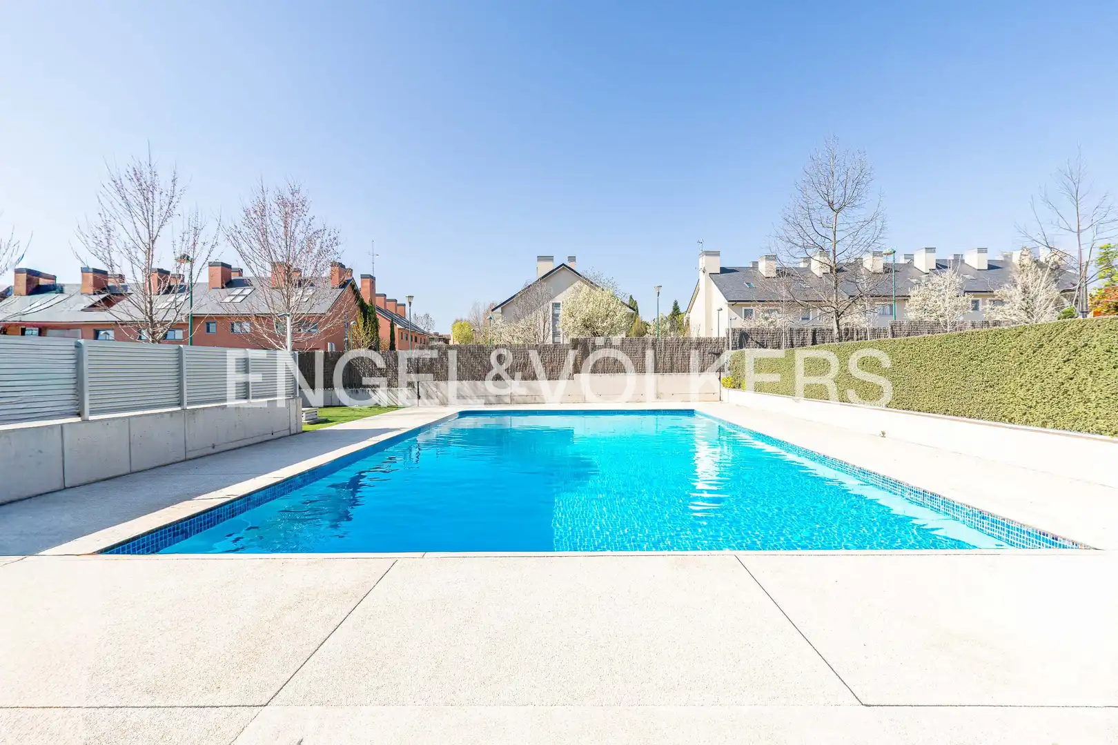 Piscina de Casa adosada en venta en Pozuelo de Alarcón con Aire acondicionado, Calefacción y Jardín privado
