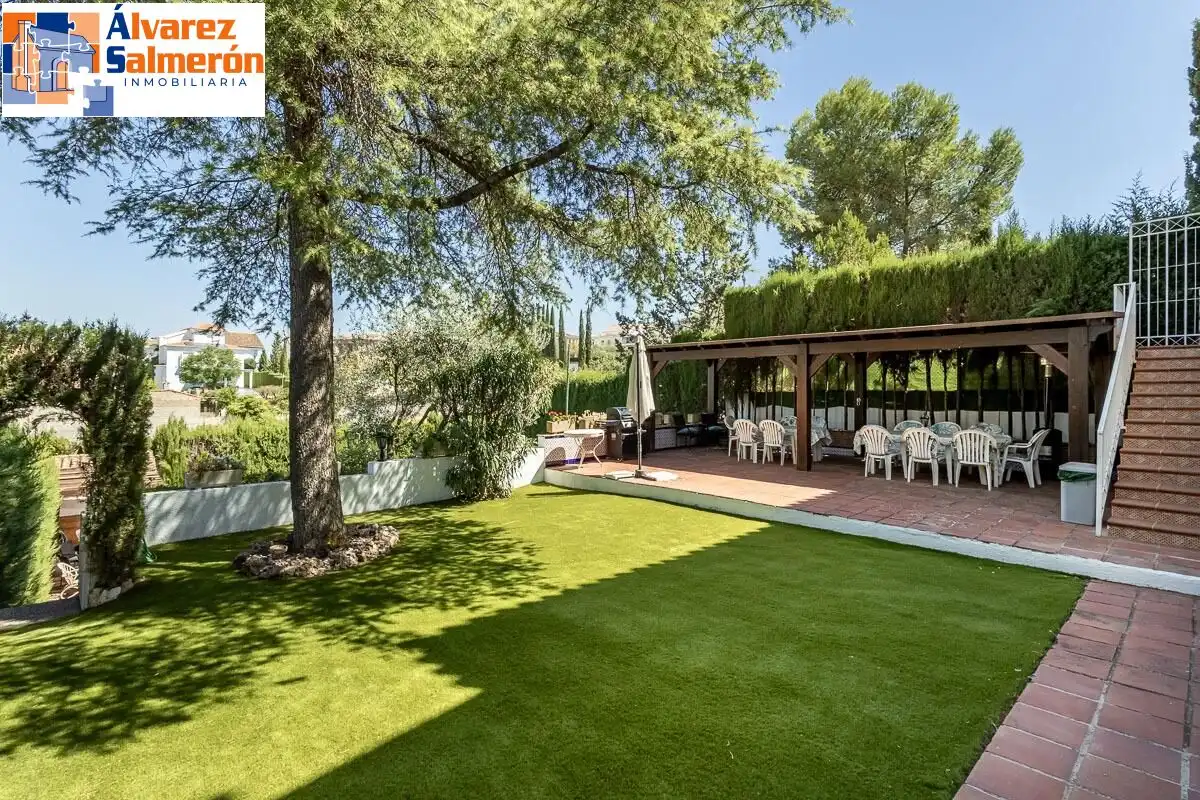 Garden of Houses for sale in Altos de la Zubia